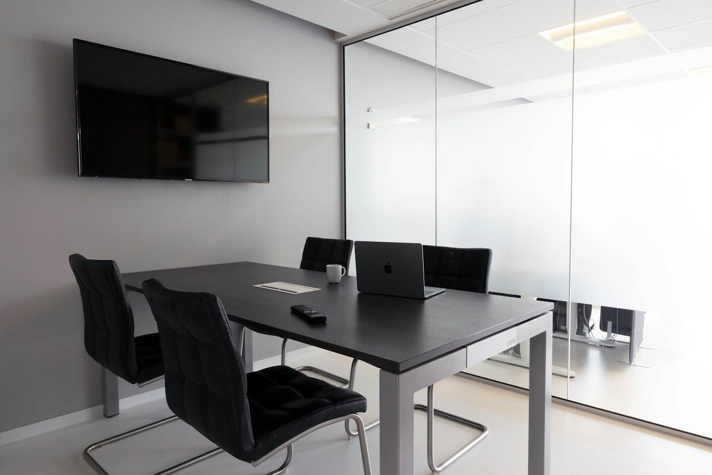 Modern corporate meeting room with a table and chairs.